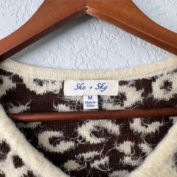 She + Sky Fuzzy Leopard Print Short Sleeve Crop Top Size Medium - Picture 4 of 6